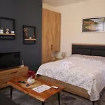 Nest Apartment *